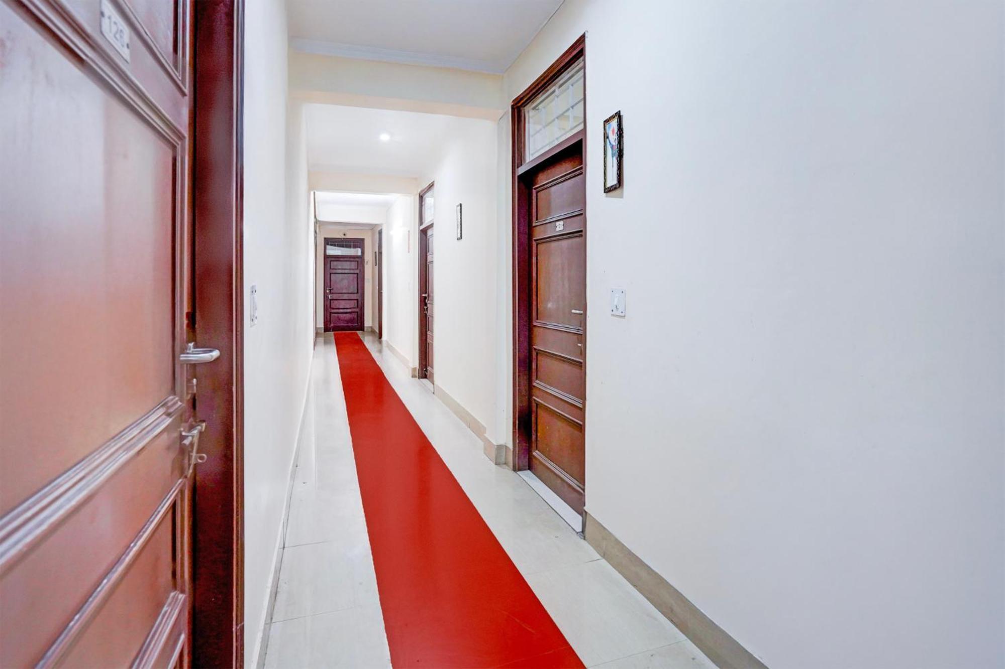 Super Townhouse Mall Road Near Library Chowk 穆索里 外观 照片